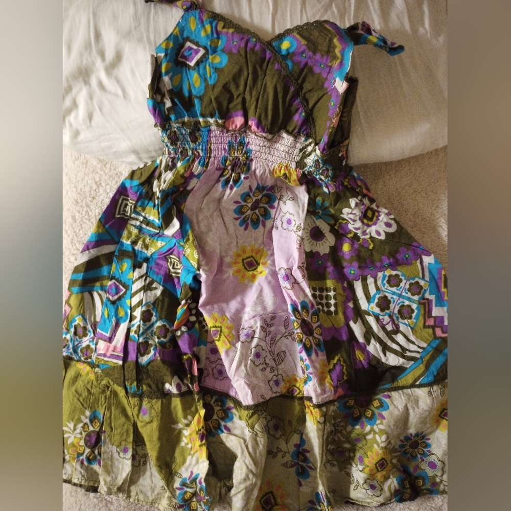 🍓🌸🛍️ Floral Patterned Dress with Green and Purple Accents